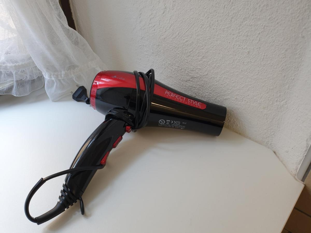 Mornag Ag Ferien Wohnung 베젠 외부 사진